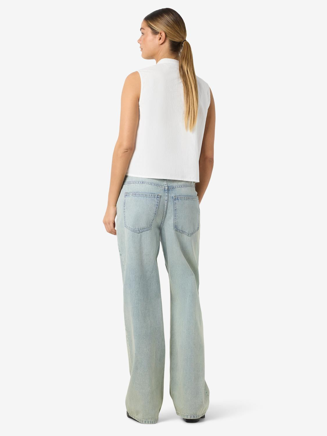 model_shot-front_full